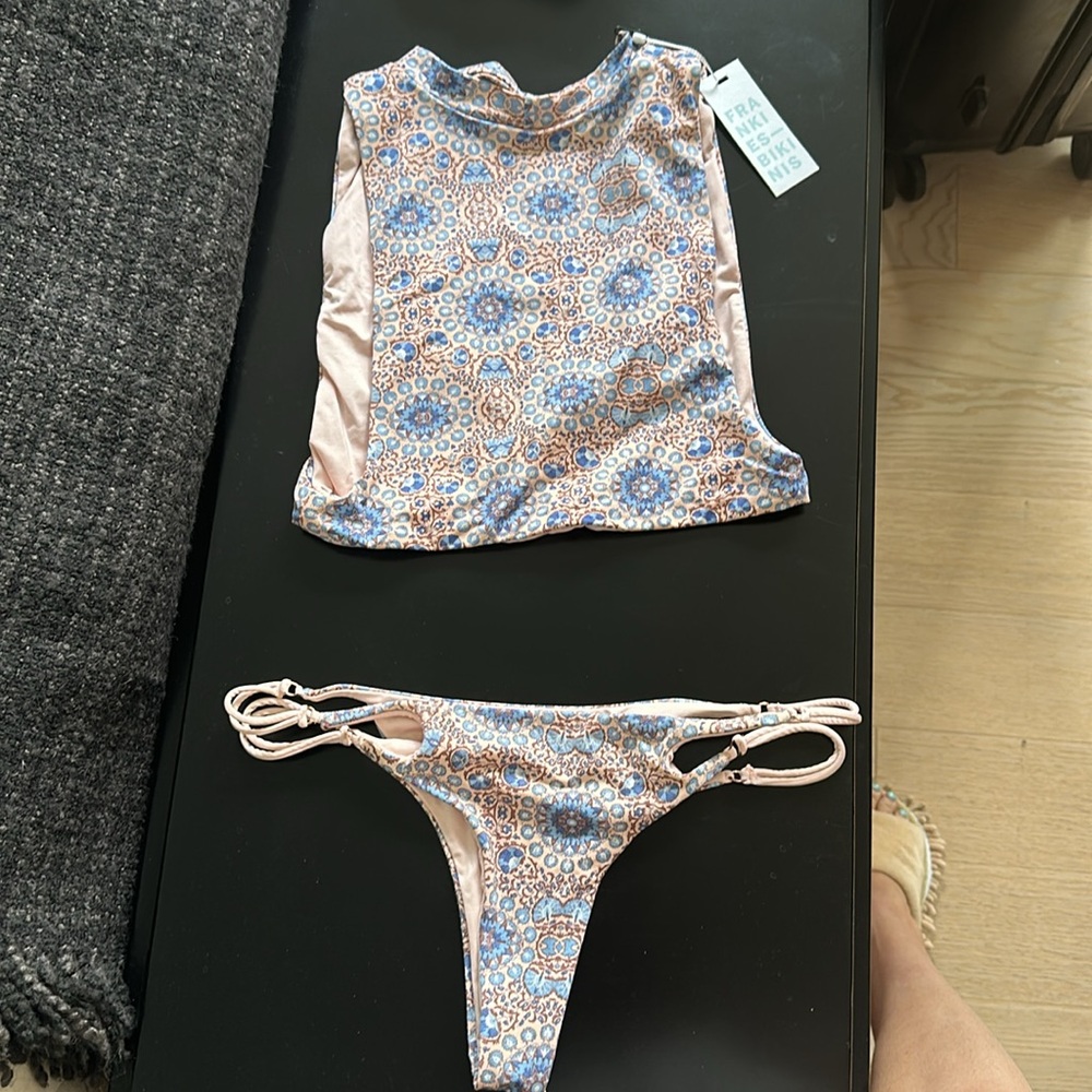 REVERSIBLE Frankies bikini 👙 - Picture 2 of 8